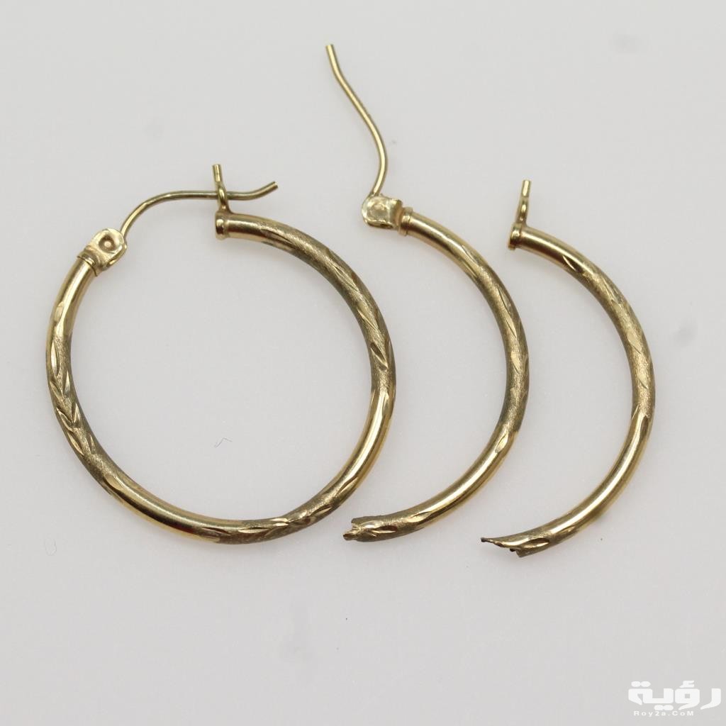 10kt gold 11g pair of hoop earrings one earring is broken 1 932017206157180275
