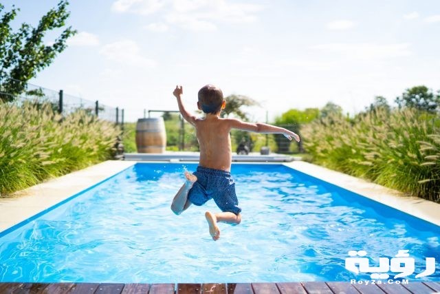 تفسير رؤية السباحة في المسبح في المنام