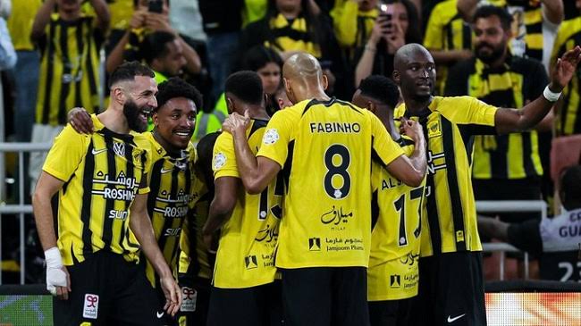 "الفتح يخطط لضم نجم الاتحاد: صفقة مرتقبة تُشعل سوق الانتقالات!"