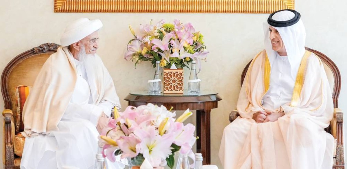 "سعود بن صقر وسلطان البهرة: تعزيز قيم التسامح الديني في المجتمع"