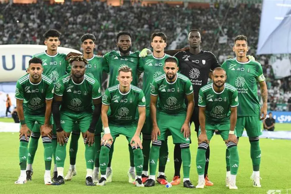 أهلي جدة يُحدث مفاجأة مدوية أمام الهلال السعودي في قمة الدوري