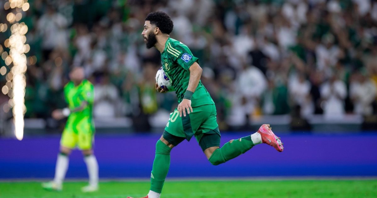 السعودية تتفوق مبكرًا على أستراليا في مباراة مثيرة بقيادة العبود