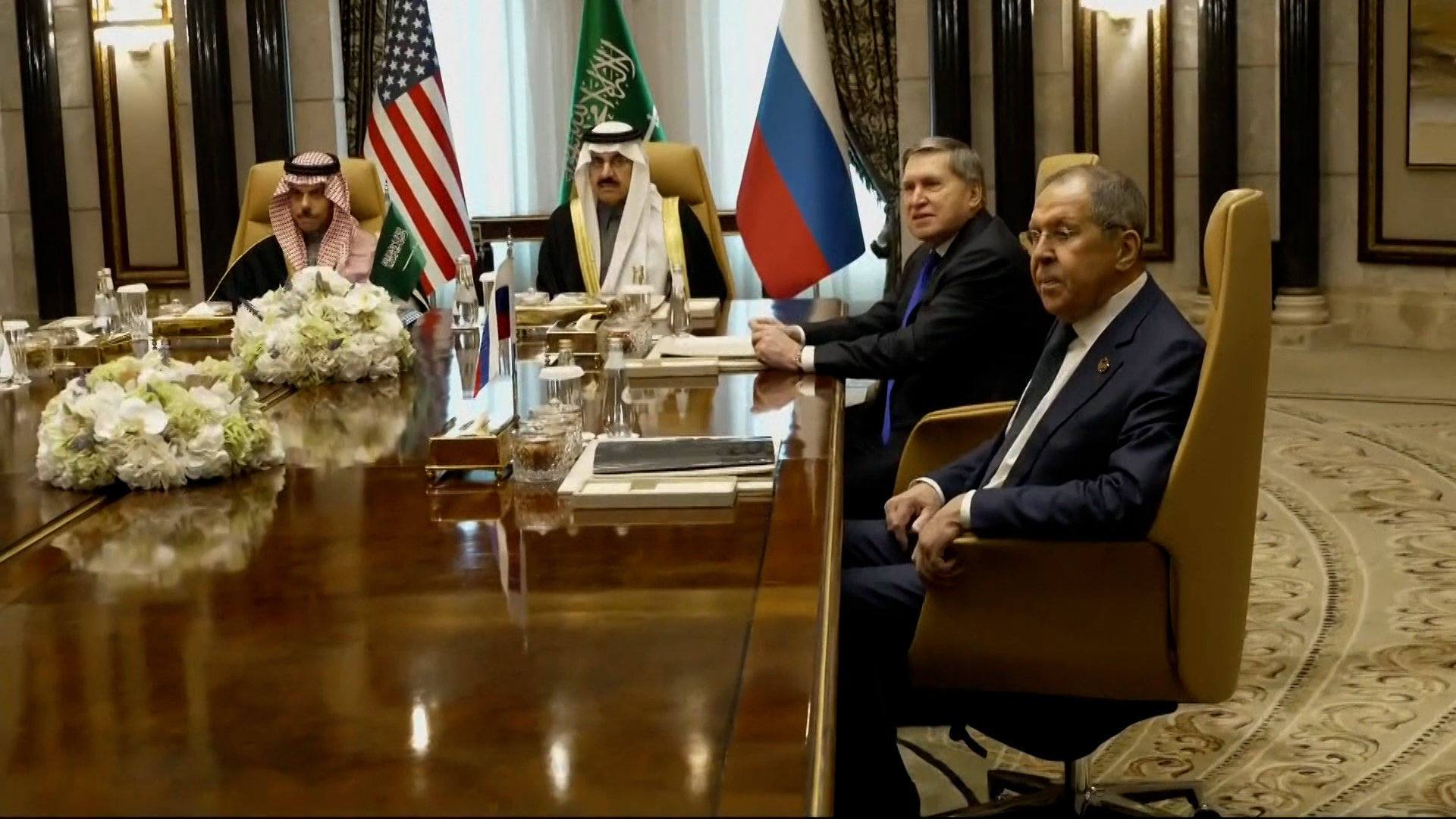 السعودية تستضيف محادثات استراتيجية بين روسيا والولايات المتحدة: خطوة جديدة نحو تعزيز التعاون الدولي