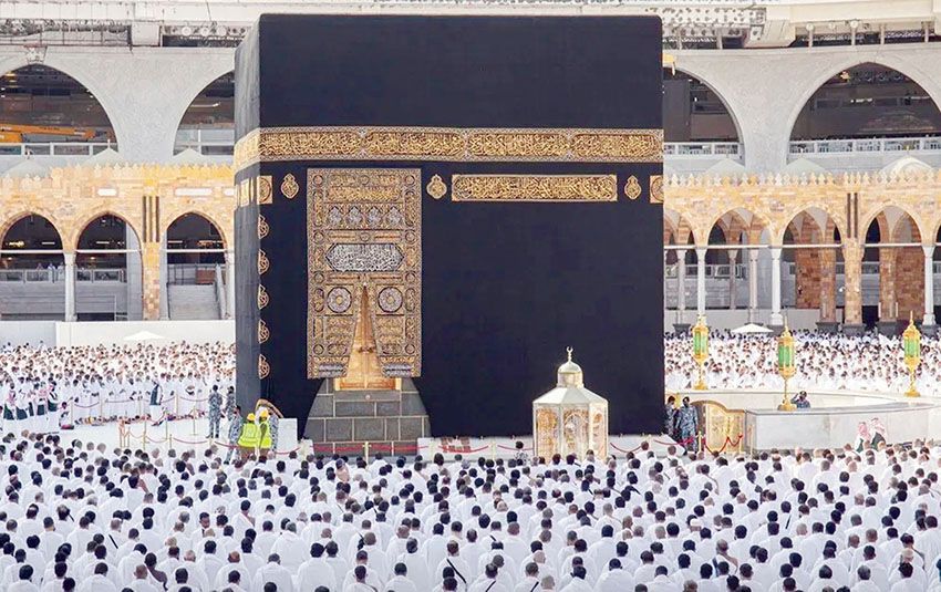 السعودية تطلق موسم العمرة الجديد وتبدأ في إصدار تأشيرات للمعتمرين من الخارج