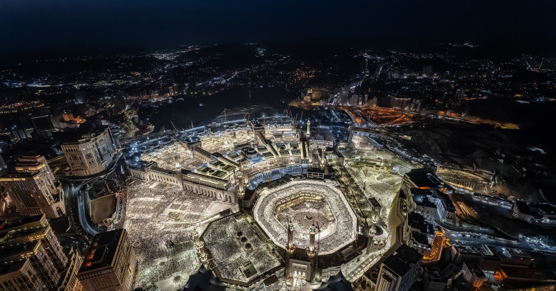 السعودية تفتح أبواب التأشيرات وتصاريح العمرة: فرص جديدة للمسافرين!