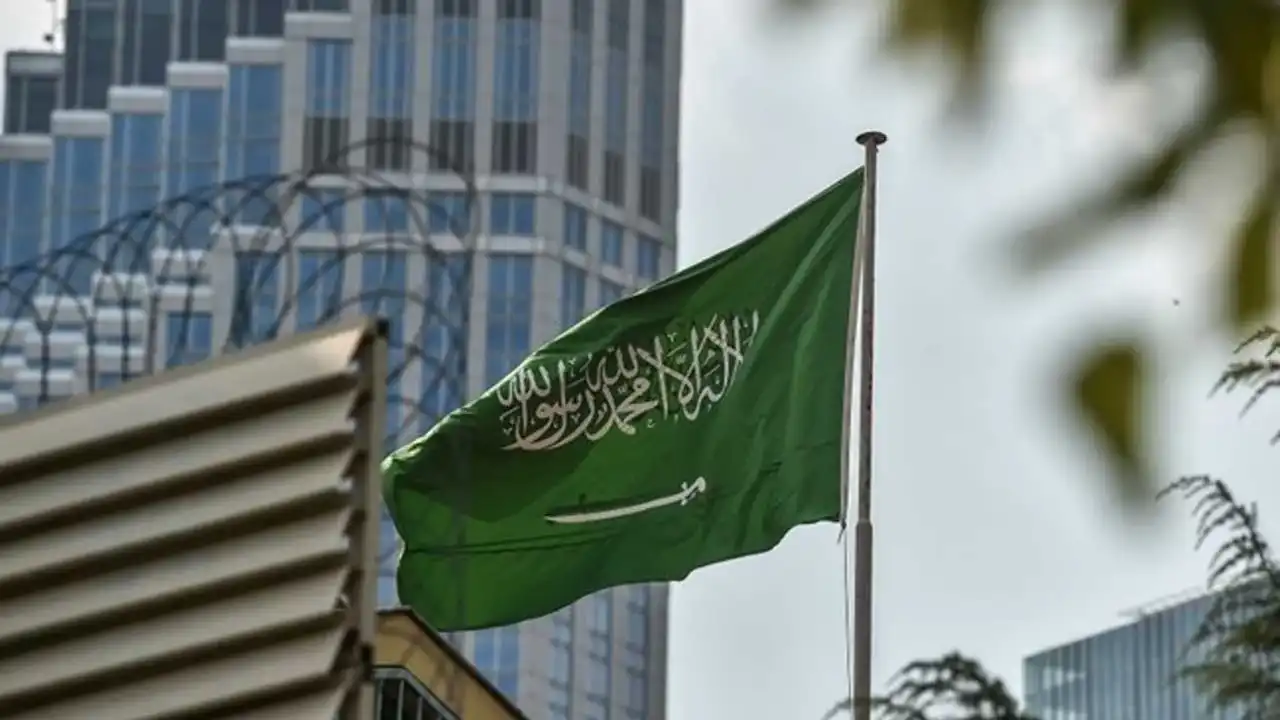 السعودية تُطبق قرار حظر العمل تحت أشعة الشمس في الصيف لحماية العمال