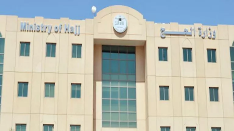 السعودية تُعلن عن انطلاق موسم العمرة الجديد وتسهيلات إصدار تأشيرات للمعتمرين من الخارج