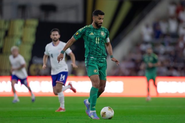 الشهري والعبود يتألقان في تشكيل المنتخب السعودي لمواجهة ترينيداد وتوباجو: استعدادات مثيرة للمباراة المرتقبة!
