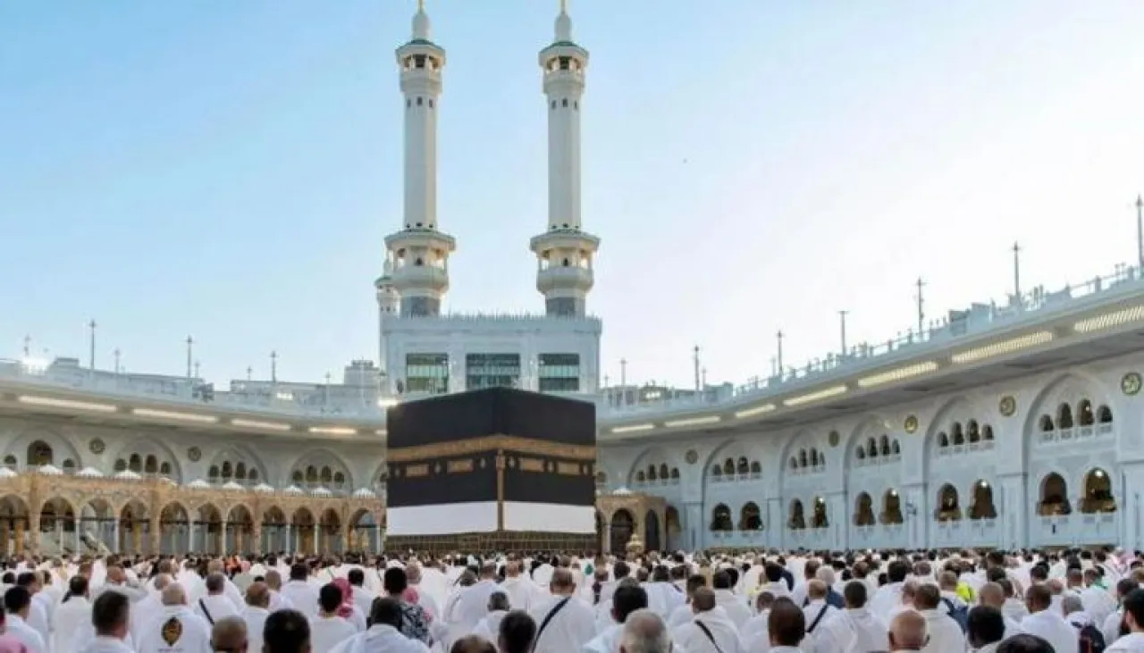 الصحة السعودية تحذر الحجاج: تجنبوا التعرض لأشعة الشمس في هذه الأوقات الحرجة