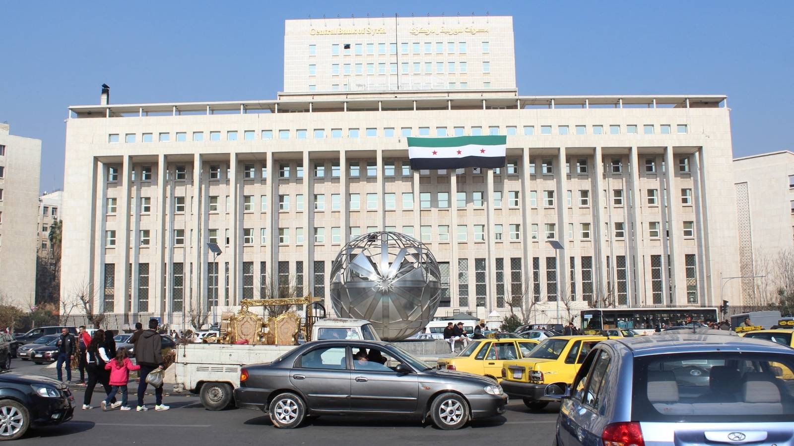 المصرف المركزي السوري يعلن عن قرب الربط بنظام "سويفت" ويستهدف توحيد سعر صرف الليرة: خطوات جديدة نحو استقرار الاقتصاد