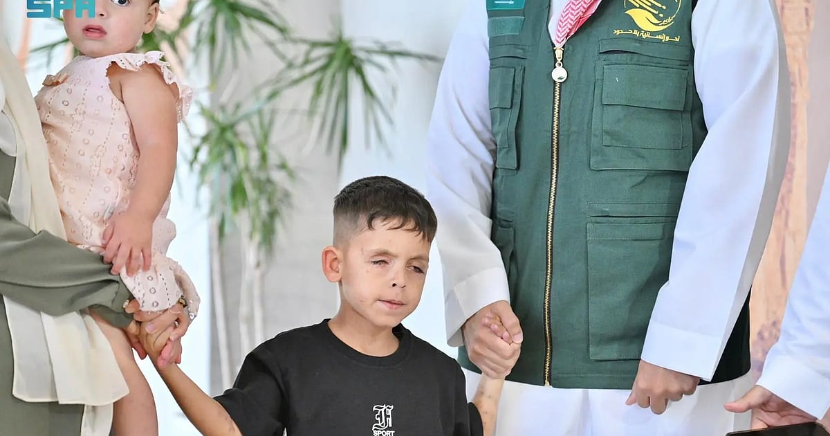 بتوجيه من خادم الحرمين الشريفين: وصول الطفل الفلسطيني محمد حجازي إلى المملكة لتلقي الرعاية الطبية
