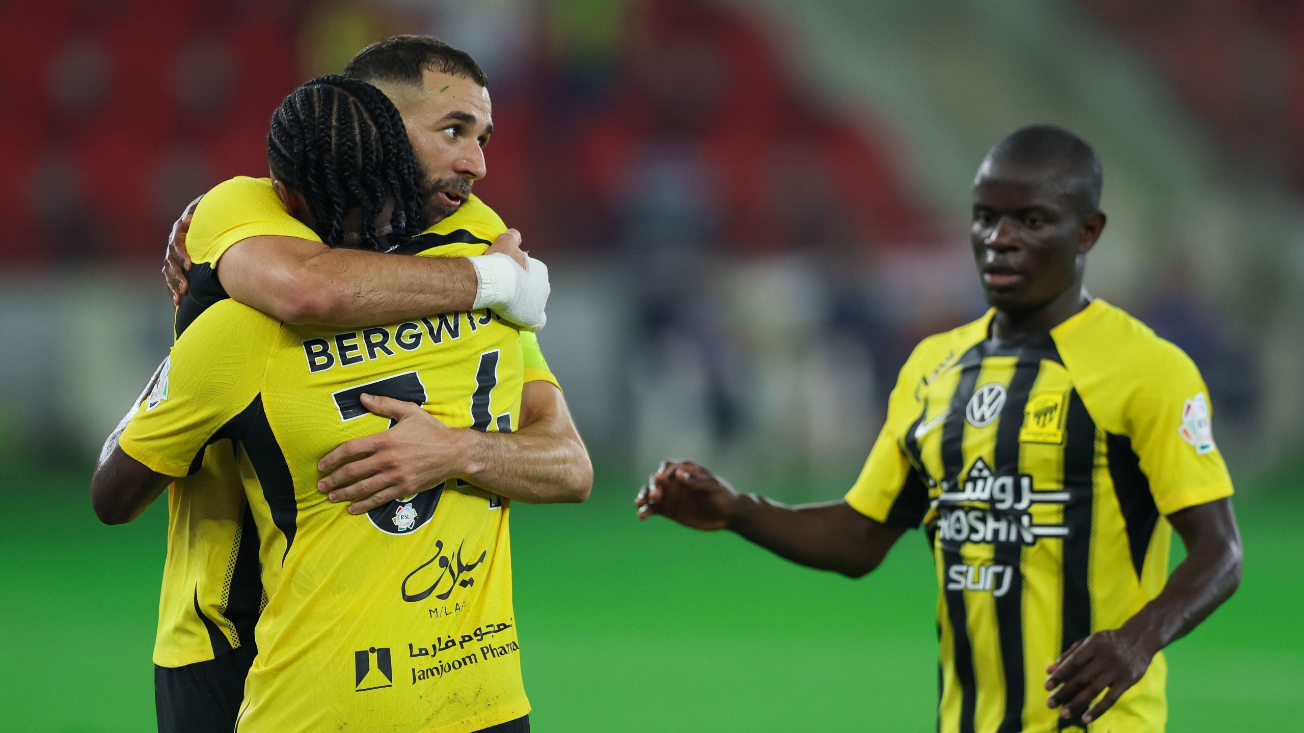 بيرجفاين يُفاجئ الجماهير بتصريح مثير.. وكانتي يكشف سبب رفضه الانضمام إلى الهلال!