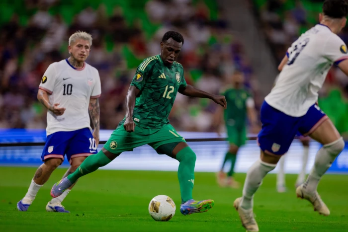 تعادل سلبي مثير: منتخب السعودية يتحدى أمريكا في شوط أول مثير!