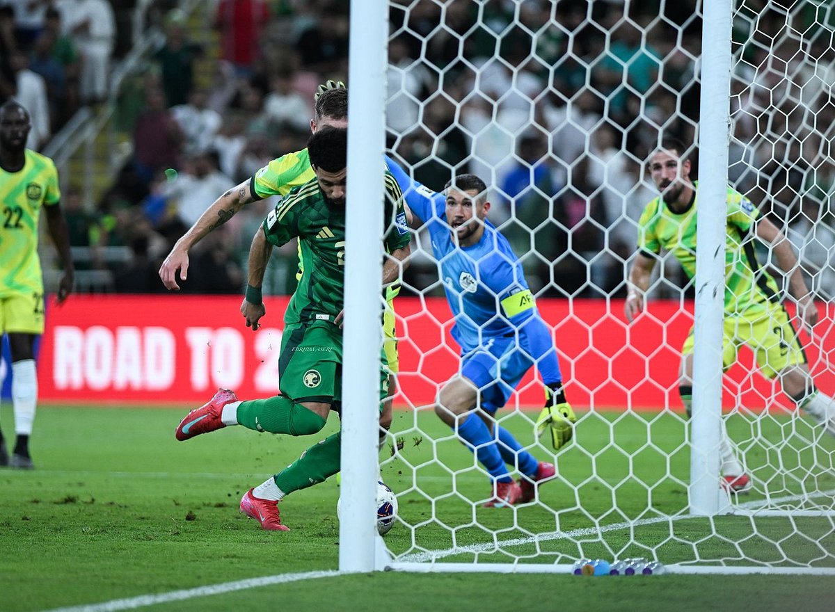 تعادل مثير في الشوط الأول: السعودية تواجه أستراليا في مباراة حاسمة