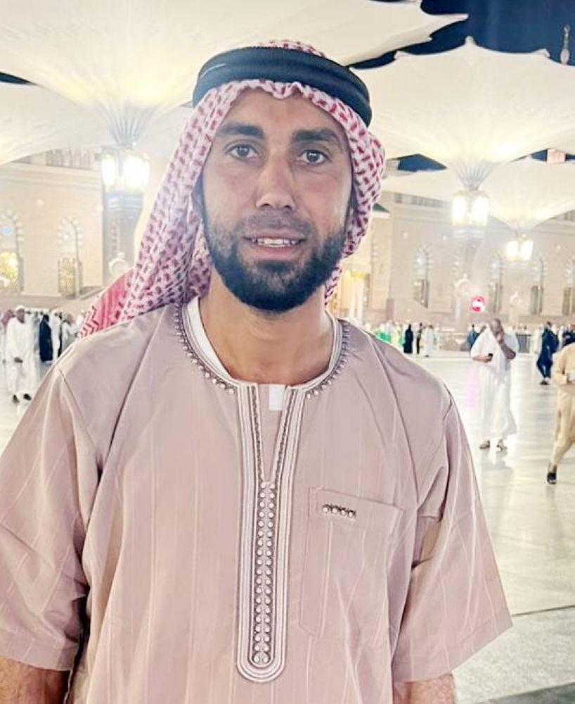 عمر المصري: دعاء والديّ يفتح لي أبواب الحج بالشماغ والعقال - أخبار السعودية
