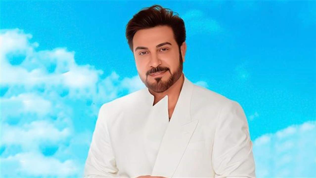 ماجد المهندس يؤدي مناسك الحج مع فريقه الفني في تجربة روحانية مميزة