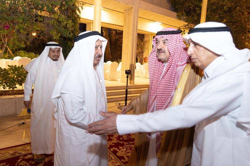 مشعل بن ماجد يقدم واجب العزاء لأسرة السميري في وفاة فقيدهم - تفاصيل مؤثرة من السعودية