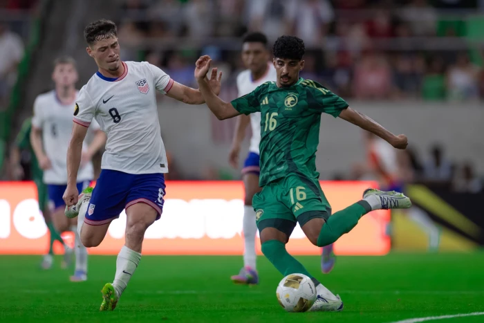 منتخب السعودية يتعرض لهزيمة مفاجئة أمام أمريكا في كأس الكونكاكاف الذهبية: تفاصيل المباراة بالفيديو!