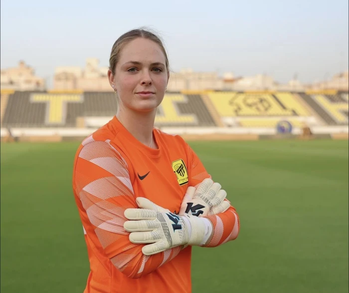 "الاتحاد يضم حارسة منتخب سلوفينيا زالا: صفقة جديدة تعزز طموحات الفريق!"