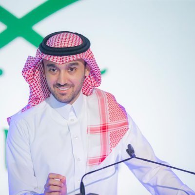 "وزير الرياضة يهنئ الهلال بتأهله التاريخي: انتصار يبرز قوة الكرة السعودية في الساحة العالمية!"