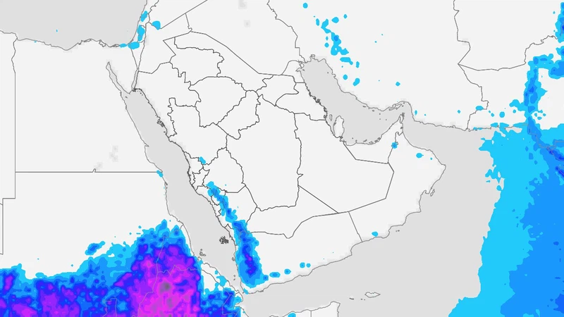 السعودية تشهد سحبًا رعدية وأمطارًا غزيرة في بداية أغسطس تشمل عدة مناطق رئيسية