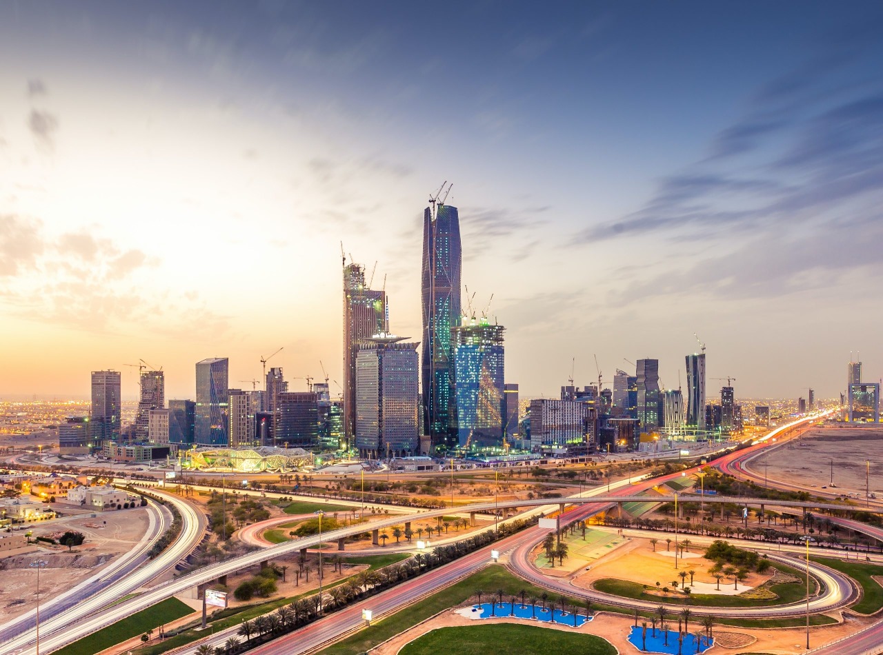 السعودية تطلق نظاماً جديداً يفتح أبواب تملك العقارات للأجانب: تفاصيل حصرية!