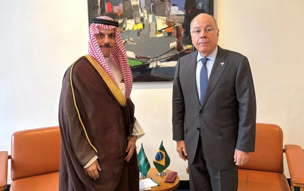 السعودية والبرازيل تتعاون لمواجهة التحديات المشتركة في قمة بريكس: شراكة استراتيجية جديدة في الأفق!