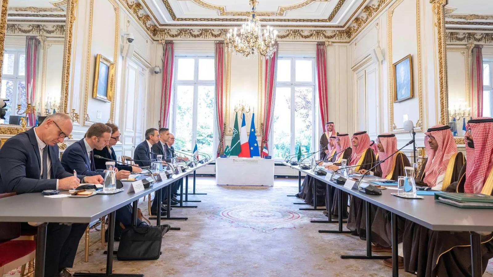 السعودية وفرنسا توقعان وثيقة تنفيذية لتعزيز التعاون الأمني المستقبلي بين البلدين