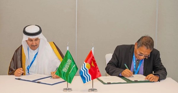 السعودية وكيريباتي توقعان اتفاقية خدمات النقل الجوي لتعزيز التعاون بين البلدين