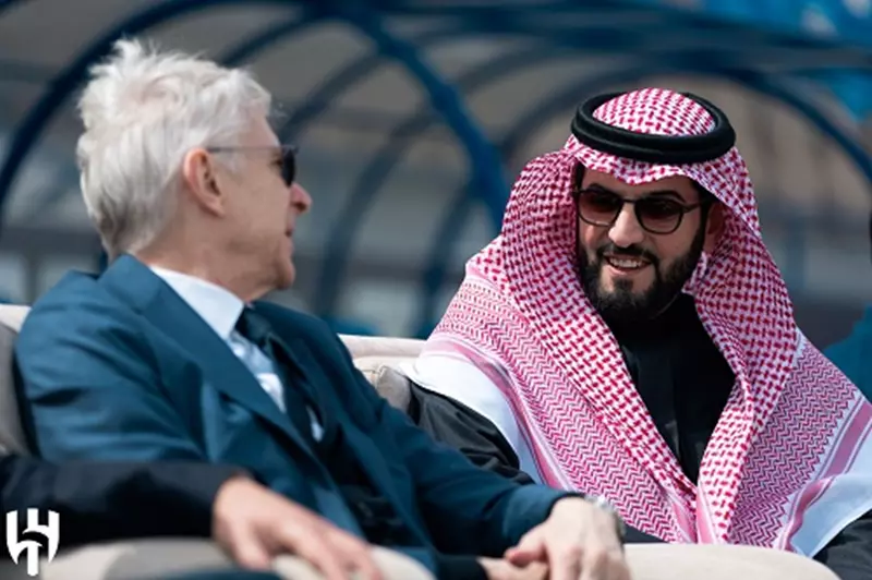 بن نافل يتوجه إلى فرنسا لإنجاز صفقات الهلال: تفاصيل حصرية تكشف عن مستقبل الفريق!