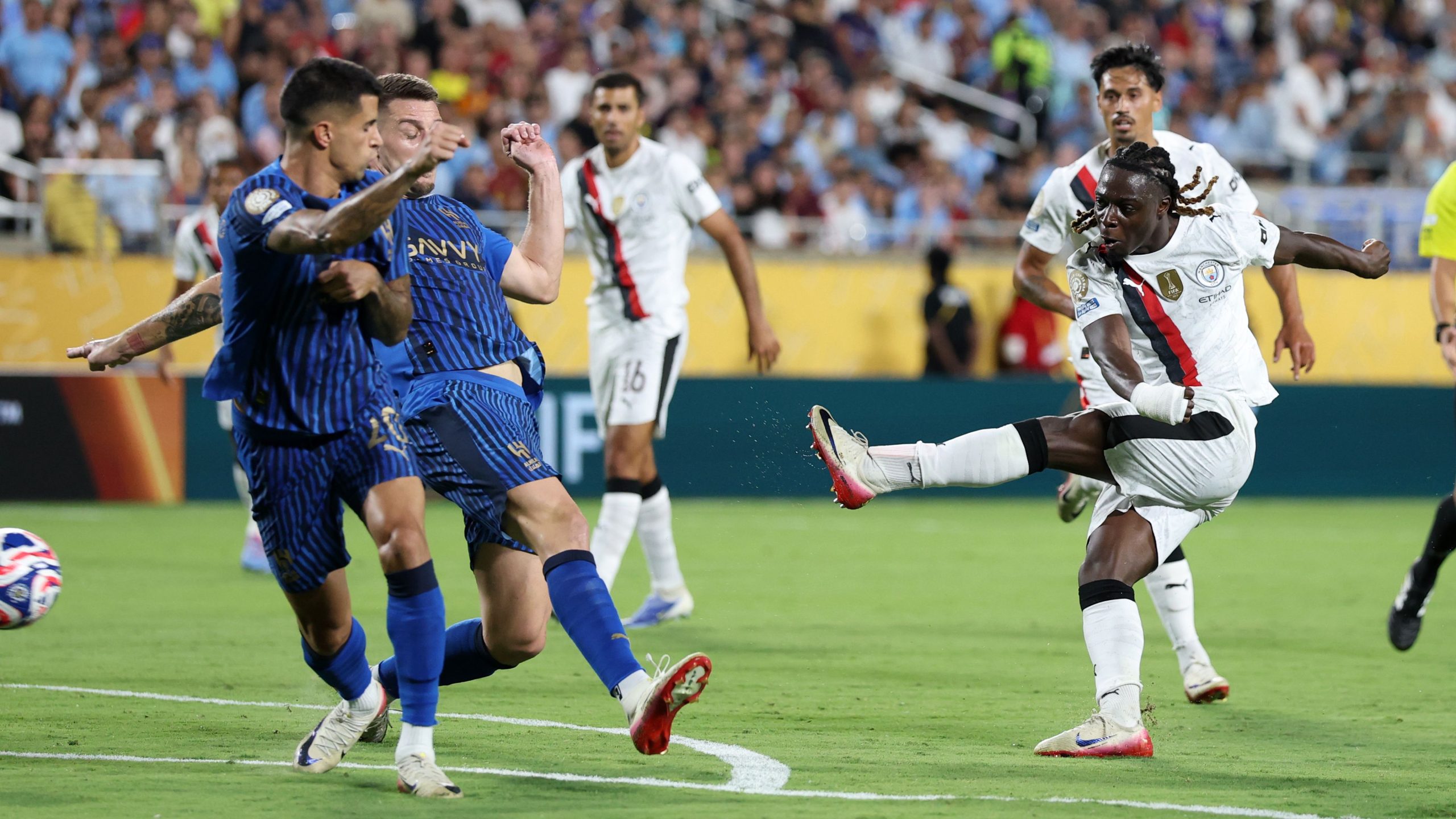 ثنائي الهلال يردان على الانتقادات: 'ذهبنا للمال لكننا هنا لصنع التاريخ' بعد إقصاء السيتي!