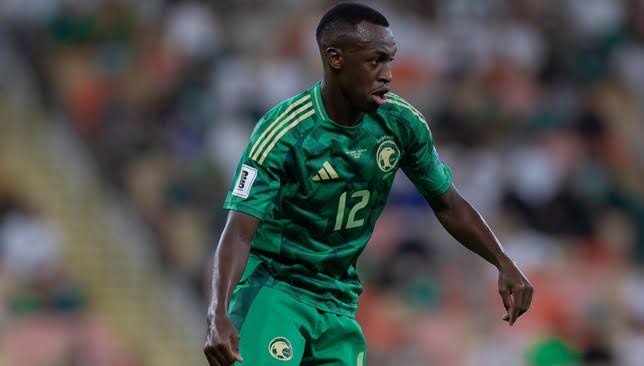 سعود عبد الحميد يرفض عروضًا مغرية للعودة إلى الدوري السعودي: ما الأسباب وراء قراره المفاجئ؟