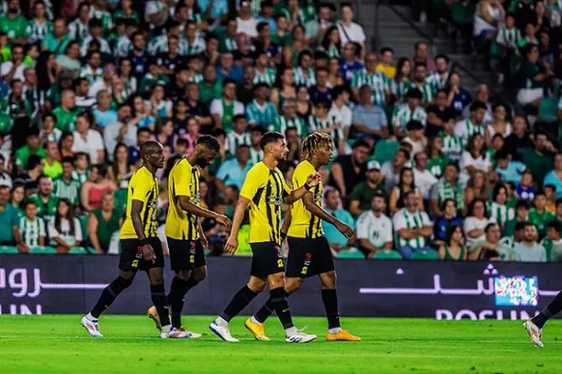صفقة نارية: لاعب اتحاد جدة يقترب من الانتقال إلى الشباب!