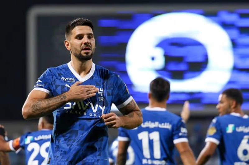 ميتروفيتش يقترب من مغادرة الهلال: إنزاجي يستبعده من خططه المستقبلية!