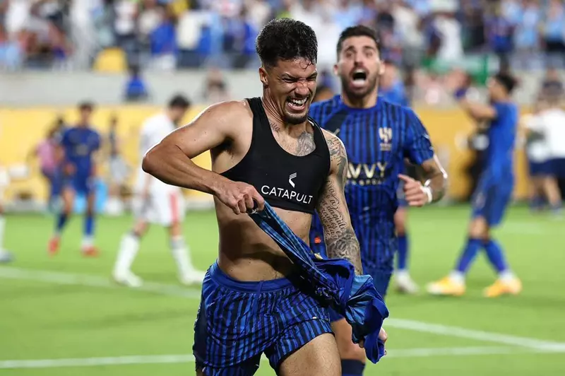 الهلال يوضح أسباب غياب ليوناردو عن المباراة الودية أمام بالينجن