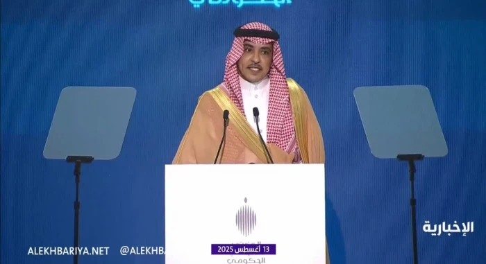 وزير الإعلام يوضح موقف شركة "ثمانية" من نقل مباريات الدوري السعودي amid المخاوف المتزايدة