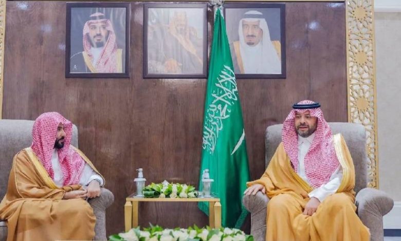 أمير الحدود الشمالية يلتقي وزير العدل في زيارة رسمية لتعزيز التعاون القضائي في السعودية