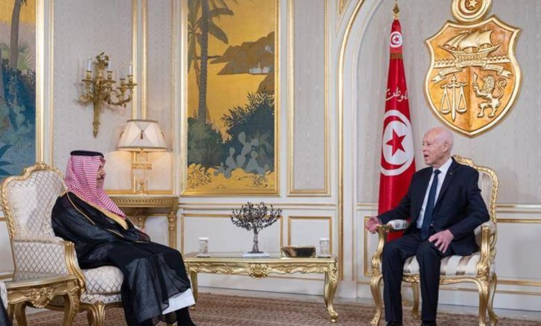 الرئيس التونسي ووزير الخارجية يناقشان تعزيز العلاقات الثنائية في لقاء رسمي