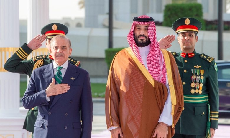 السعودية وباكستان تعززان شراكتهما الدفاعية من خلال اتفاقية استراتيجية جديدة