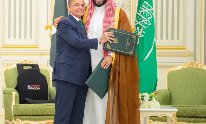 السعودية وباكستان تعلنان عن توقيع اتفاقية دفاع استراتيجي لتعزيز التعاون الأمني المشترك 1 السعودية وباكستان تعلنان عن توقيع اتفاقية دفاع استراتيجي لتعزيز التعاون الأمني المشترك