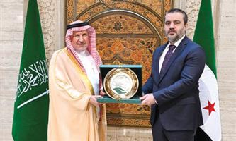 الشيباني يناقش مع د. الربيعة المشاريع الإنسانية والمساعدات السعودية لدعم سوريا
