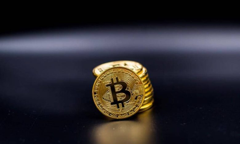 العملات المشفرة تحتفل بقرار الفائدة الجديد: البتكوين يقترب من 118 ألف دولار!