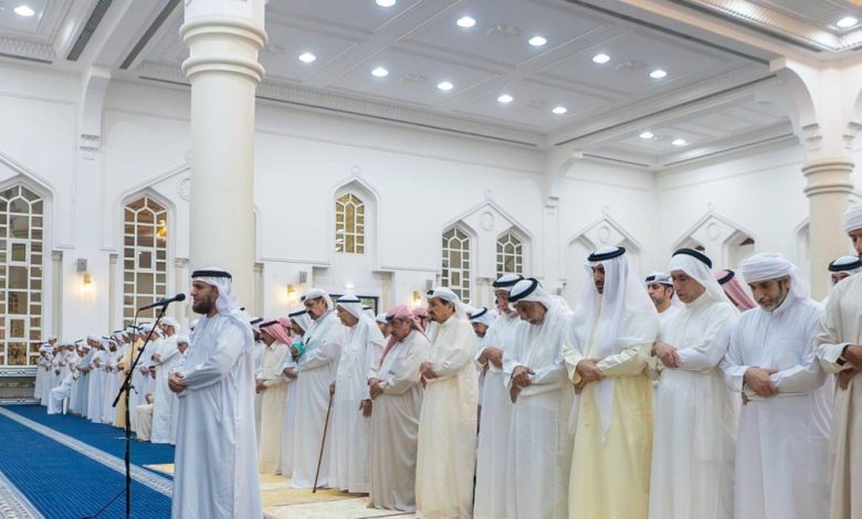حاكم عجمان يشارك في صلاة الجنازة على الشيخة عائشة محمد خلف: وداعٌ مؤثر لشخصية بارزة في المجتمع 1 حاكم عجمان يشارك في صلاة الجنازة على الشيخة عائشة محمد خلف: وداعٌ مؤثر لشخصية بارزة في المجتمع