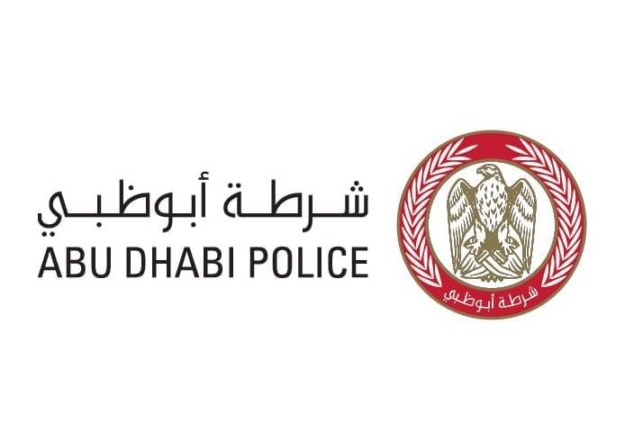 حصري: فرق الإطفاء تتصدى لحريق ضخم في مستودع بمنطقة المصفح الصناعية بأبوظبي