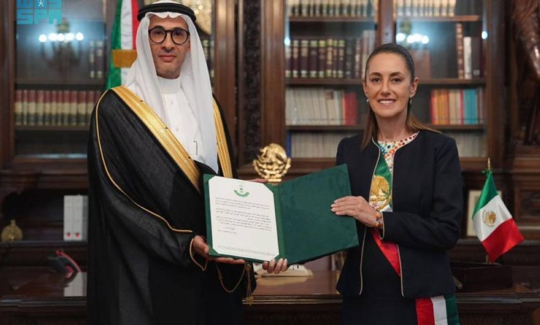 رئيسة المكسيك تستقبل أوراق اعتماد المناور كسفير للمملكة العربية السعودية 1 رئيسة المكسيك تستقبل أوراق اعتماد المناور كسفير للمملكة العربية السعودية