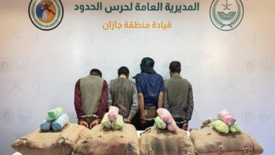 <p><strong>"أمن جازان يضبط 4 مهربين بحوزتهم 72 كيلوغرامًا من القات المخدر في عملية نوعية"</strong></p> 4 "أمن جازان يضبط 4 مهربين بحوزتهم 72 كيلوغرامًا من القات المخدر في عملية نوعية"