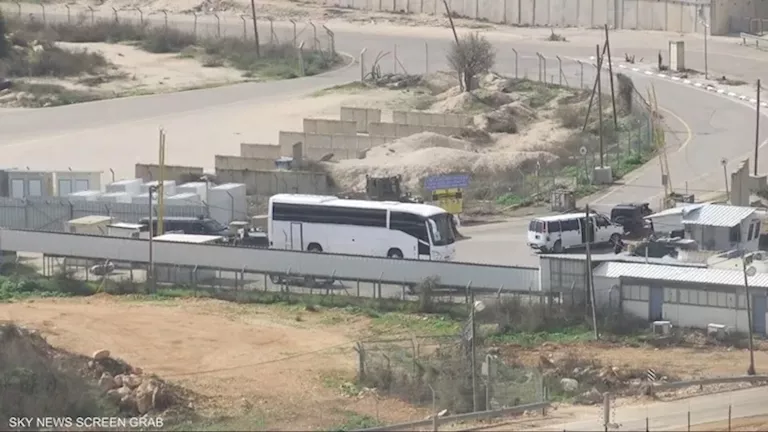 إطلاق سراح دفعة جديدة من الأسرى: تفاصيل وصولهم إلى إسرائيل