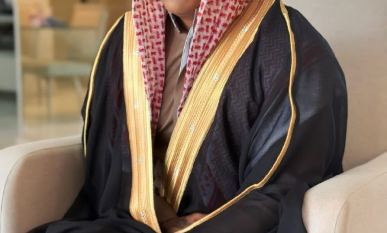 إلتون يكشف لـ «عكاظ» عن حلمه بالحصول على الجنسية السعودية: تفاصيل مثيرة!