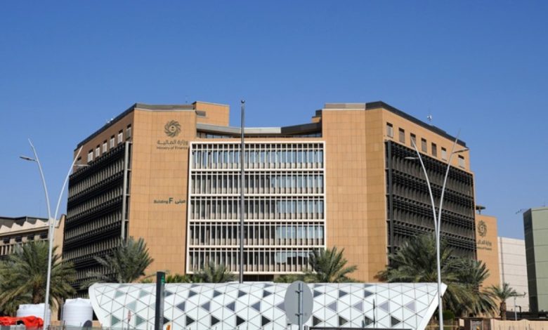 إيرادات الدولة السعودية تصل إلى 383 مليار ريال: 46% منها من مصادر غير نفطية! 1 إيرادات الدولة السعودية تصل إلى 383 مليار ريال: 46% منها من مصادر غير نفطية!