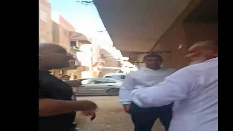 اعتداء مروع على مسن في السويس: تفاصيل الحادث الذي هزّ المدينة 1 اعتداء مروع على مسن في السويس: تفاصيل الحادث الذي هزّ المدينة
